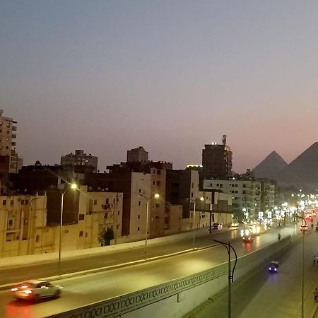 Pyramids Road Guest House Cozy Rooms And Rooftop Breakfast With The Pyramids View Nazlet el-Sîsi Esterno foto