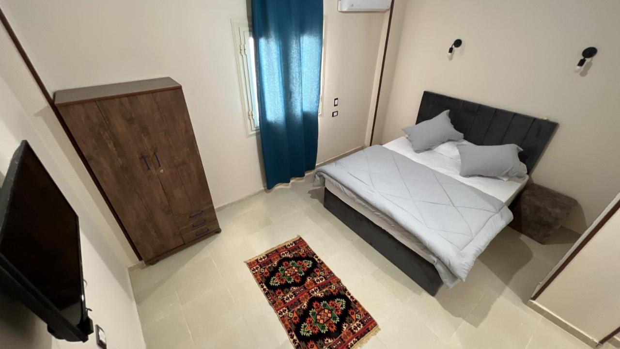 Pyramids Road Guest House Cozy Rooms And Rooftop Breakfast With The Pyramids View Nazlet el-Sîsi Esterno foto