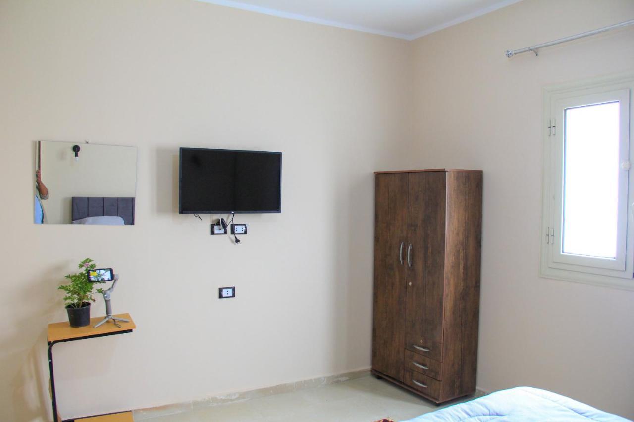 Pyramids Road Guest House Cozy Rooms And Rooftop Breakfast With The Pyramids View Nazlet el-Sîsi Esterno foto