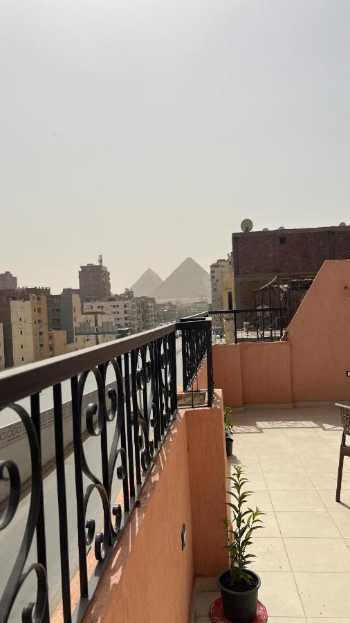 Pyramids Road Guest House Cozy Rooms And Rooftop Breakfast With The Pyramids View Nazlet el-Sîsi Esterno foto