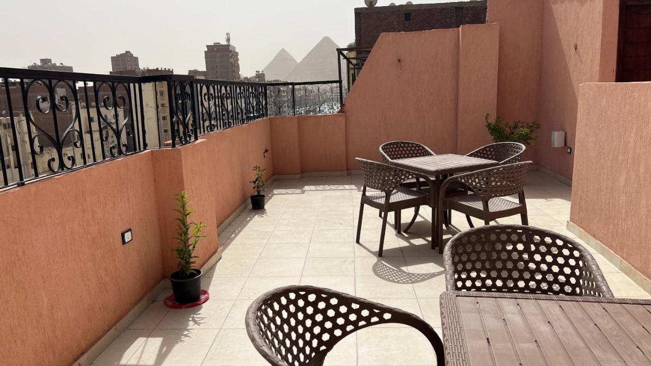 Pyramids Road Guest House Cozy Rooms And Rooftop Breakfast With The Pyramids View Nazlet el-Sîsi Esterno foto