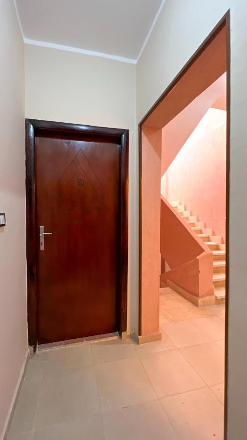 Pyramids Road Guest House Cozy Rooms And Rooftop Breakfast With The Pyramids View Nazlet el-Sîsi Esterno foto