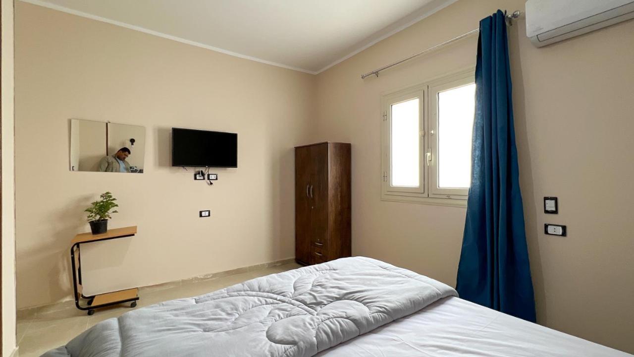 Pyramids Road Guest House Cozy Rooms And Rooftop Breakfast With The Pyramids View Nazlet el-Sîsi Esterno foto