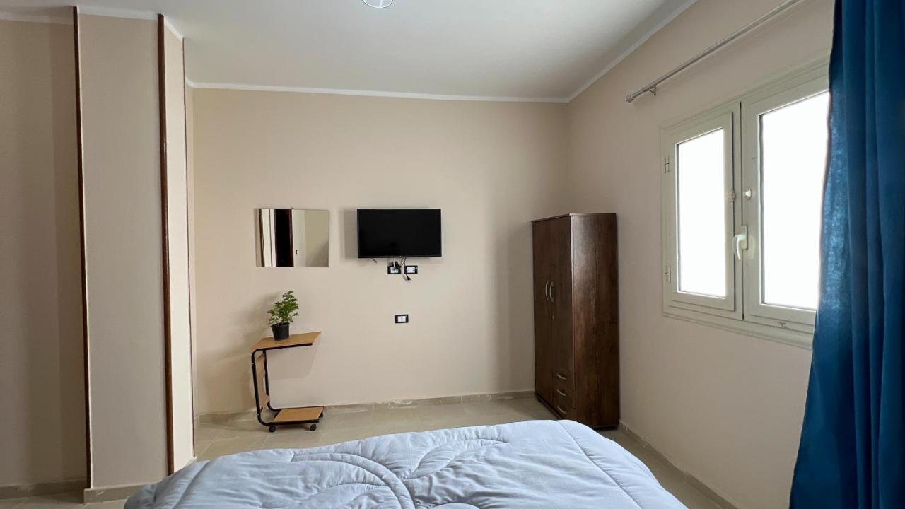 Pyramids Road Guest House Cozy Rooms And Rooftop Breakfast With The Pyramids View Nazlet el-Sîsi Esterno foto