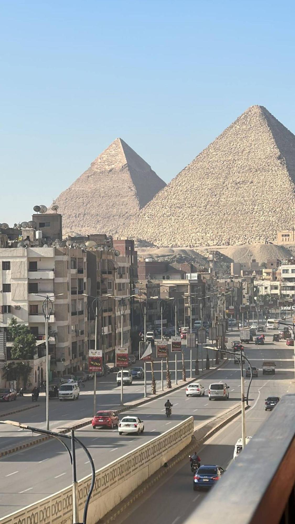 Pyramids Road Guest House Cozy Rooms And Rooftop Breakfast With The Pyramids View Nazlet el-Sîsi Esterno foto