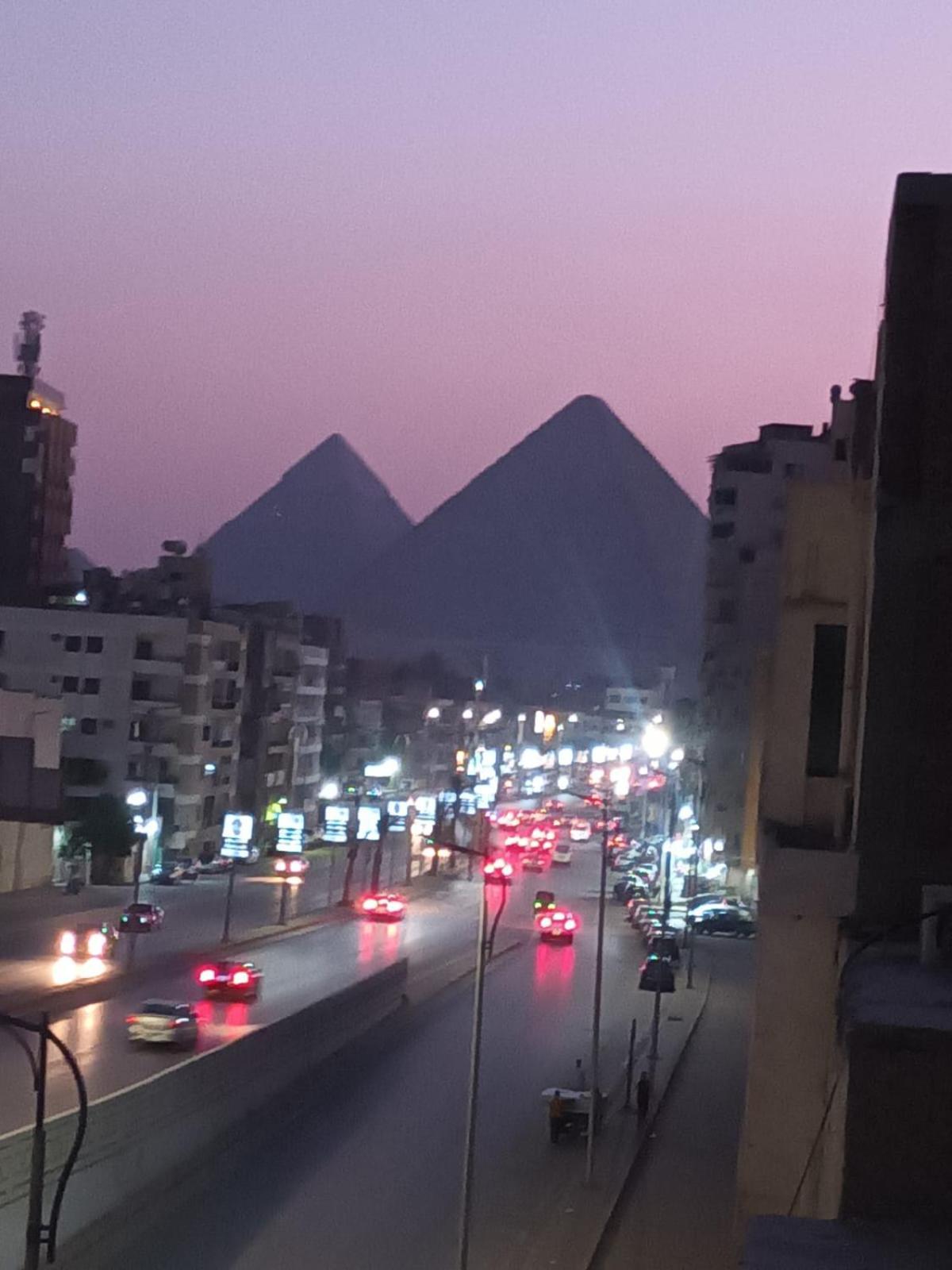 Pyramids Road Guest House Cozy Rooms And Rooftop Breakfast With The Pyramids View Nazlet el-Sîsi Esterno foto