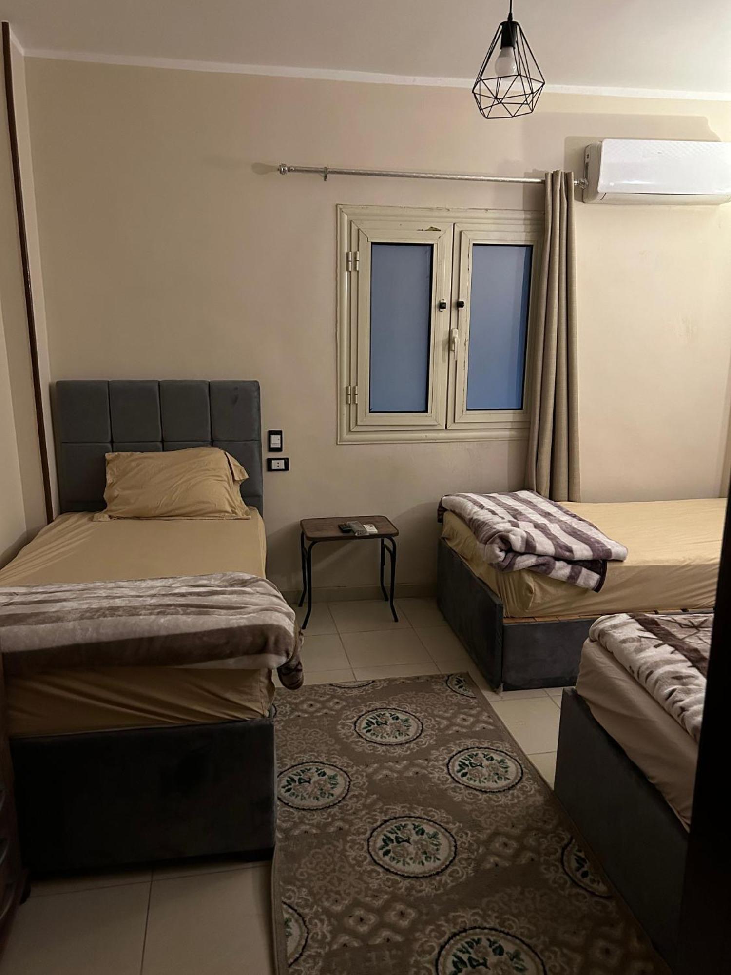 Pyramids Road Guest House Cozy Rooms And Rooftop Breakfast With The Pyramids View Nazlet el-Sîsi Esterno foto