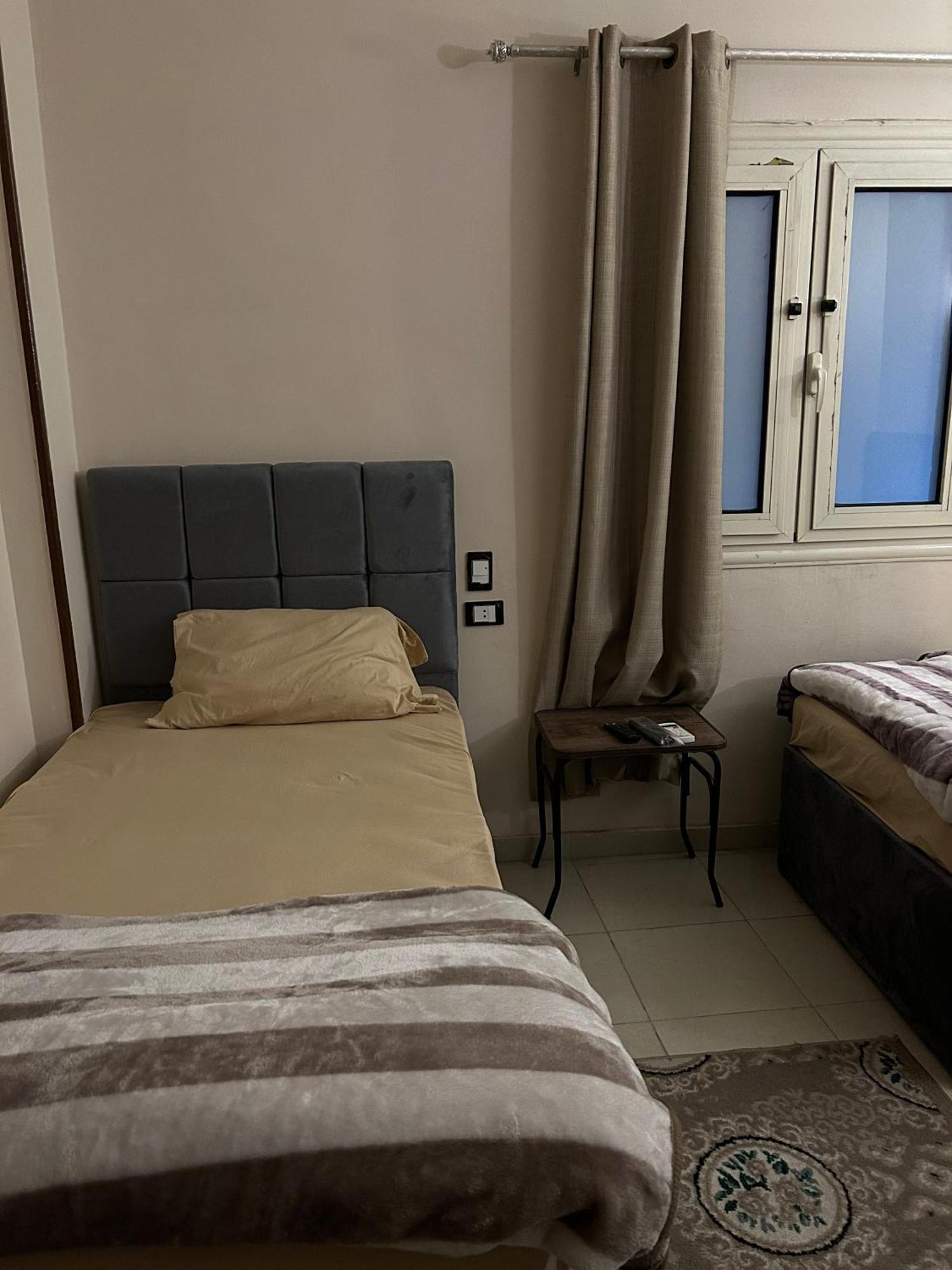 Pyramids Road Guest House Cozy Rooms And Rooftop Breakfast With The Pyramids View Nazlet el-Sîsi Esterno foto