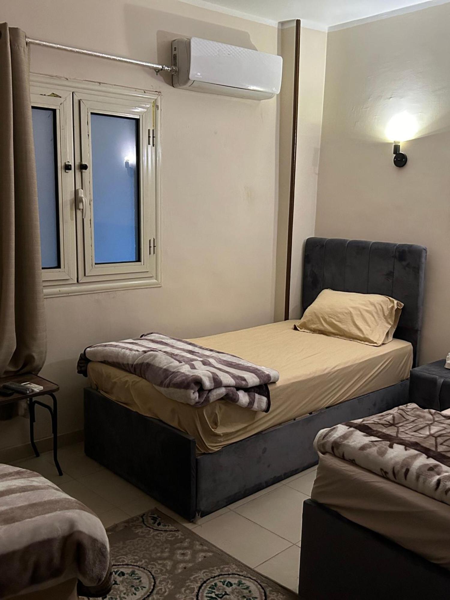 Pyramids Road Guest House Cozy Rooms And Rooftop Breakfast With The Pyramids View Nazlet el-Sîsi Esterno foto
