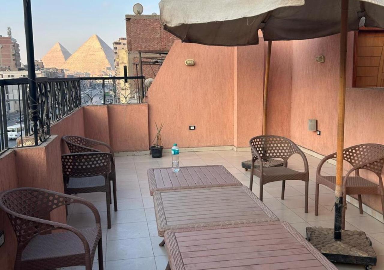 Pyramids Road Guest House Cozy Rooms And Rooftop Breakfast With The Pyramids View Nazlet el-Sîsi Esterno foto