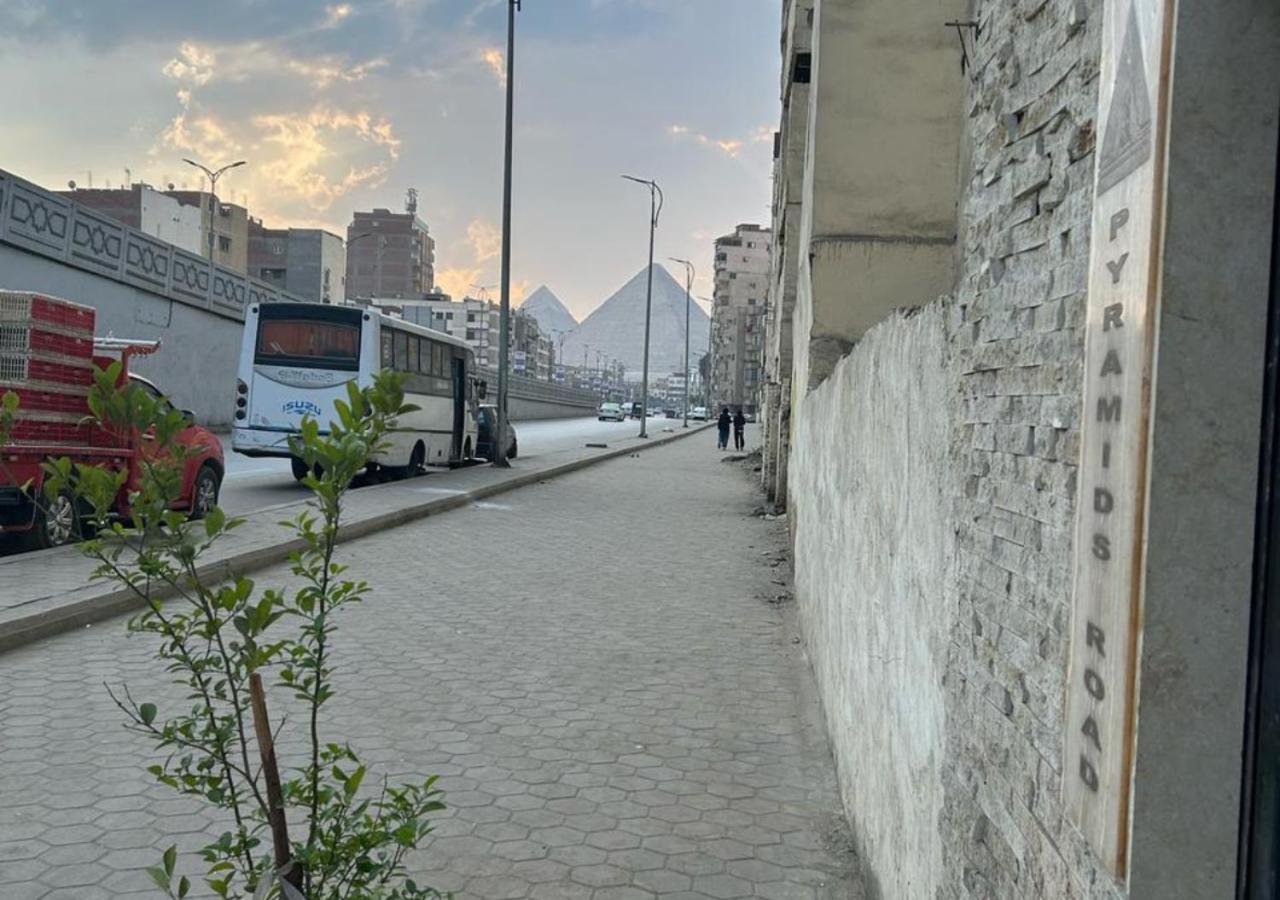 Pyramids Road Guest House Cozy Rooms And Rooftop Breakfast With The Pyramids View Nazlet el-Sîsi Esterno foto