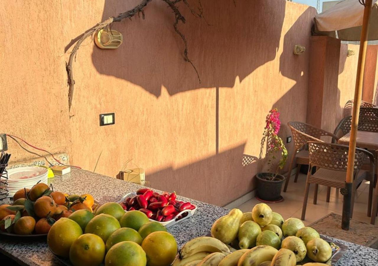 Pyramids Road Guest House Cozy Rooms And Rooftop Breakfast With The Pyramids View Nazlet el-Sîsi Esterno foto
