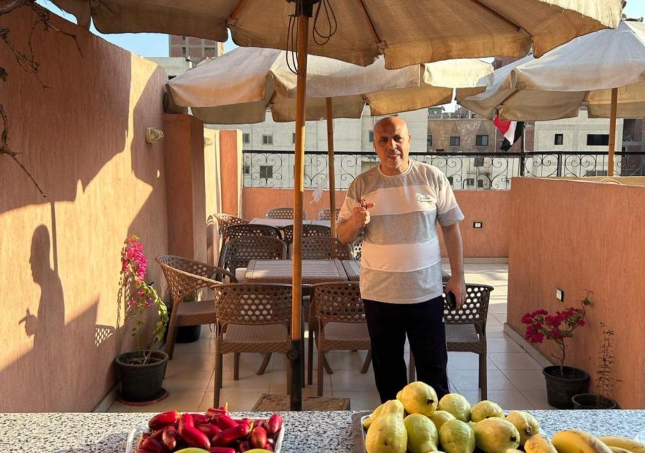 Pyramids Road Guest House Cozy Rooms And Rooftop Breakfast With The Pyramids View Nazlet el-Sîsi Esterno foto